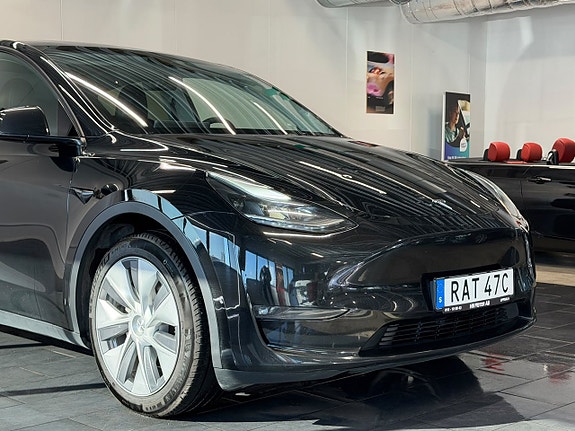 Tesla Model Y 6 of 30
