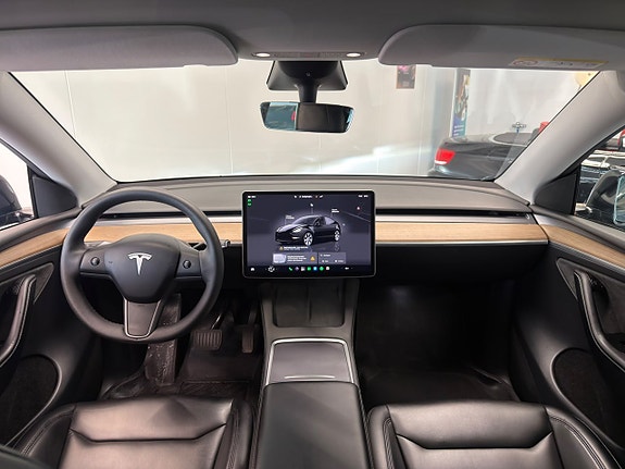 Tesla Model Y 19 of 30