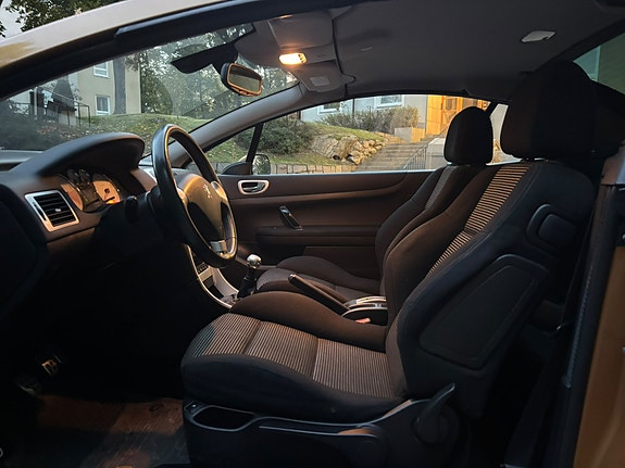 Peugeot 307 CC 7 of 13