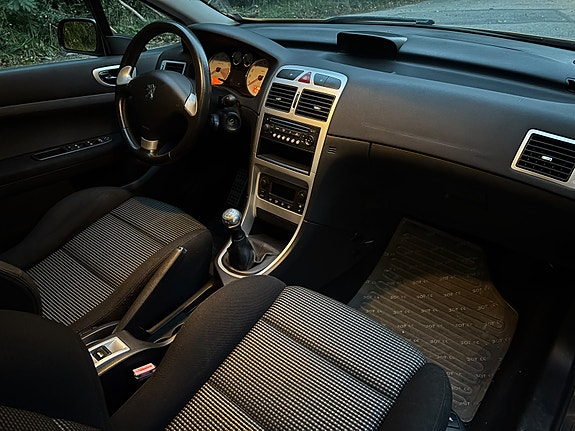 Peugeot 307 CC 8 of 13