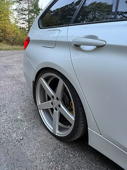 BMW 318d 3 of 9