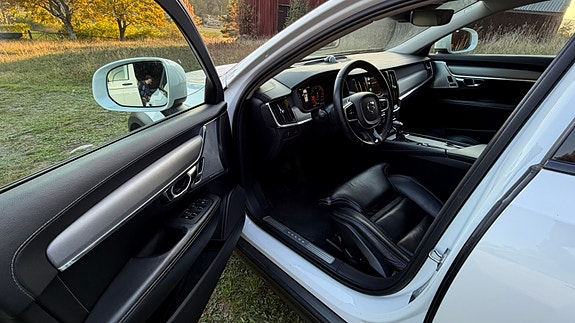 Volvo V90 Cross Country 3 of 5