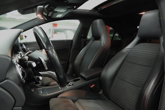 Mercedes-Benz CLA220 d 14 of 23