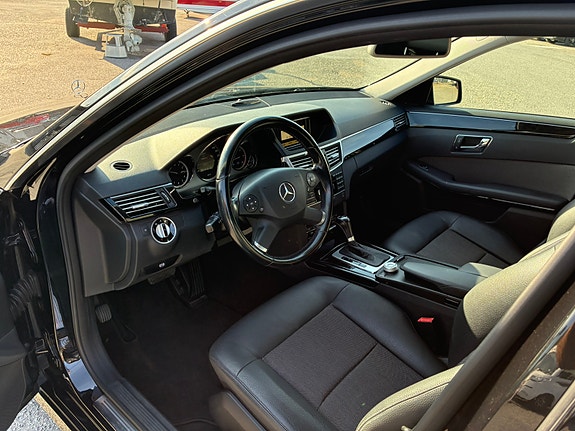 Mercedes-Benz E220 5 of 5