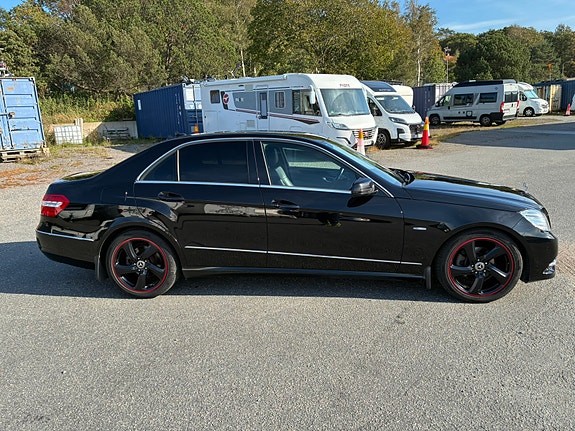 Mercedes-Benz E220 3 of 5