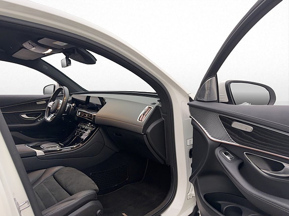 Mercedes-Benz EQC400 11 of 30