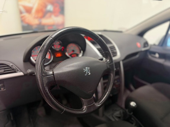 Peugeot 207 SW 15 of 17