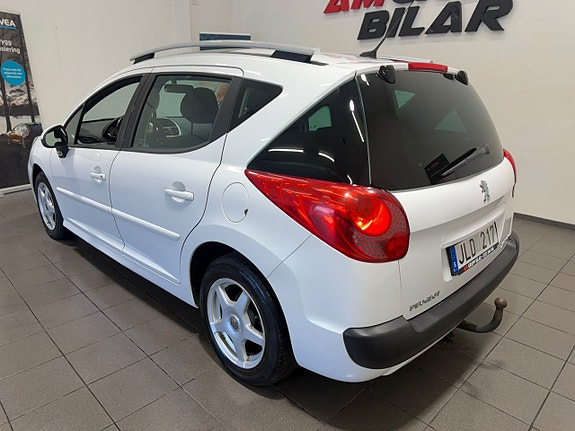 Peugeot 207 SW 11 of 17