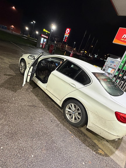 BMW 520d 2 of 4