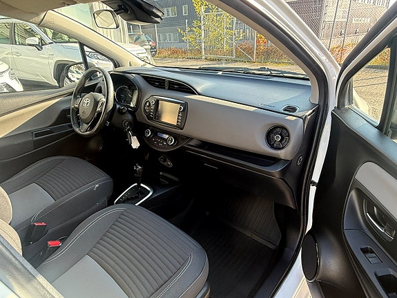 Toyota Yaris 7 of 19