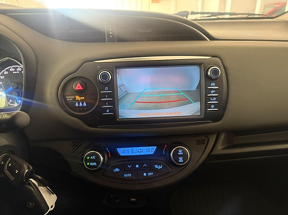 Toyota Yaris 14 of 19
