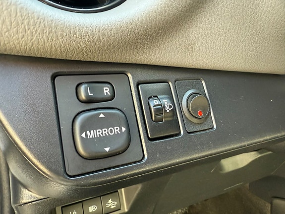 Toyota Yaris 19 of 19