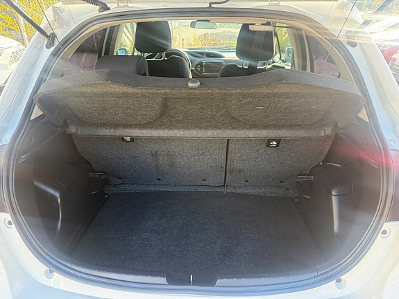 Toyota Yaris 11 of 19