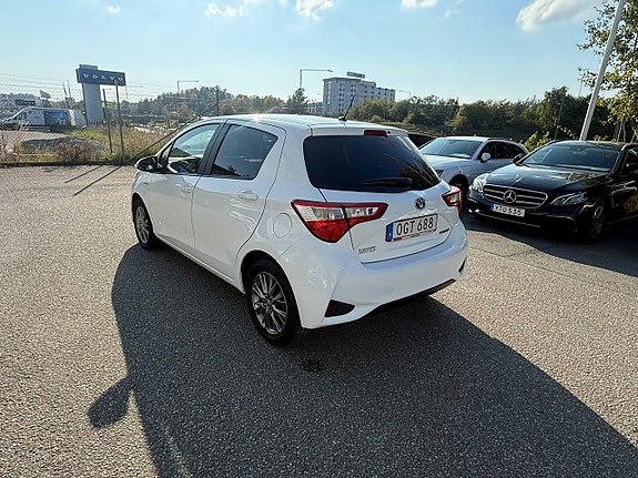 Toyota Yaris 3 of 19