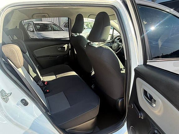 Toyota Yaris 10 of 19