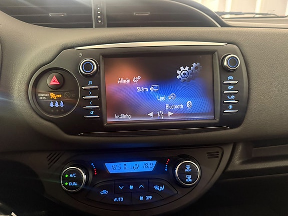 Toyota Yaris 15 of 19