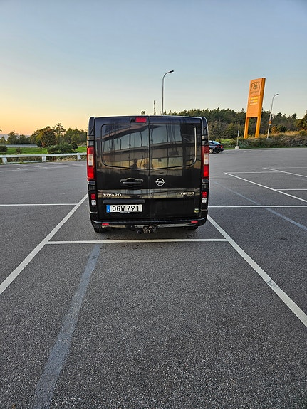 Opel Vivaro 4 of 15