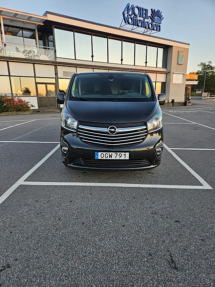 Opel Vivaro 8 of 15