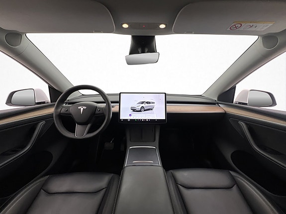 Tesla Model Y 25 of 30