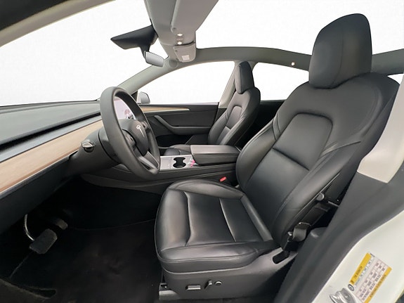 Tesla Model Y 12 of 30