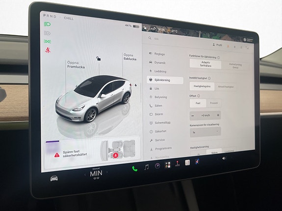 Tesla Model Y 22 of 30