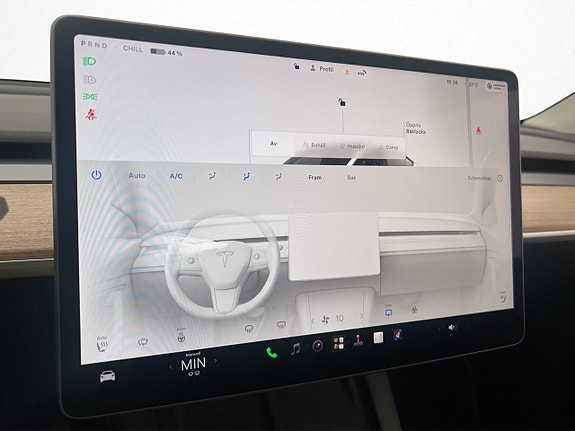 Tesla Model Y 21 of 30