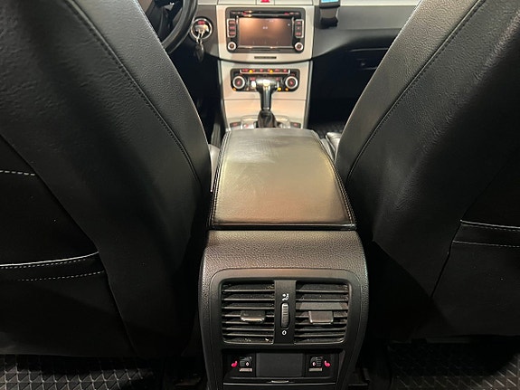 Volkswagen Passat 20 of 24