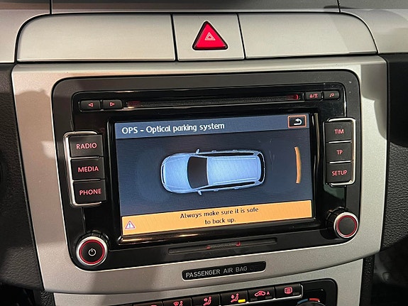 Volkswagen Passat 14 of 24