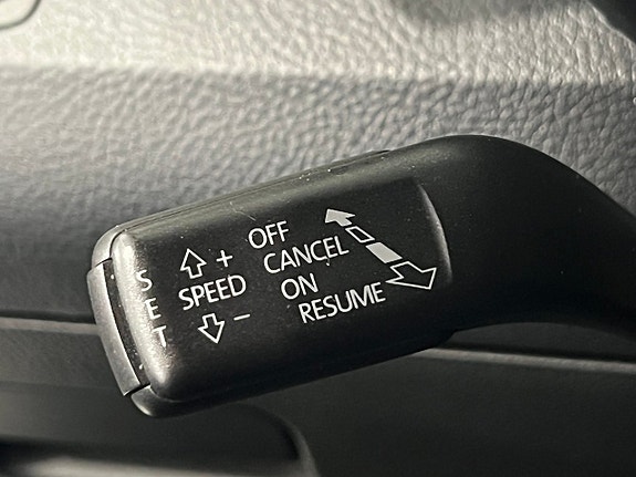 Volkswagen Passat 12 of 24