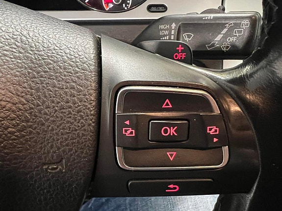 Volkswagen Passat 11 of 24