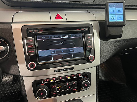 Volkswagen Passat 13 of 24
