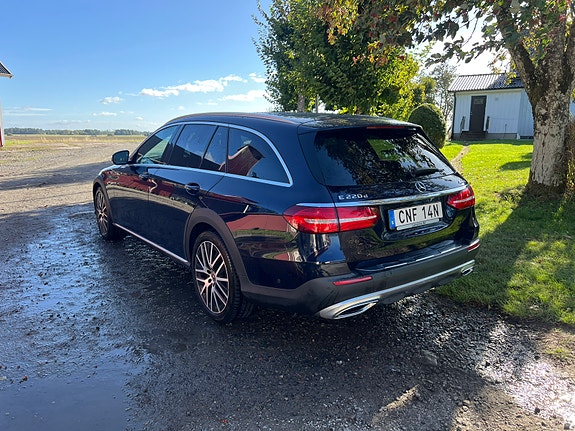 Mercedes-Benz E220 d 2 of 7