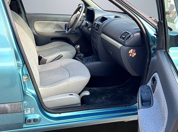 Renault Clio 9 of 19