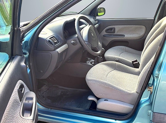 Renault Clio 8 of 19