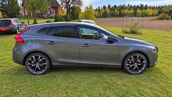 Volvo V40 8 of 14