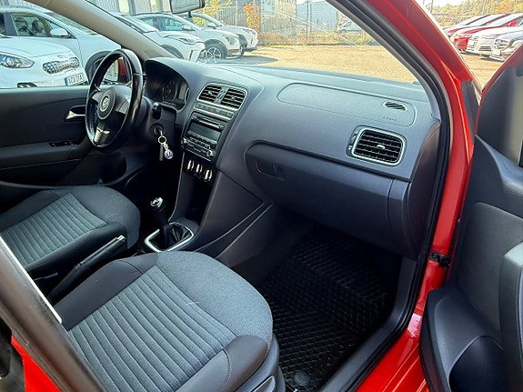 Volkswagen Polo 9 of 17