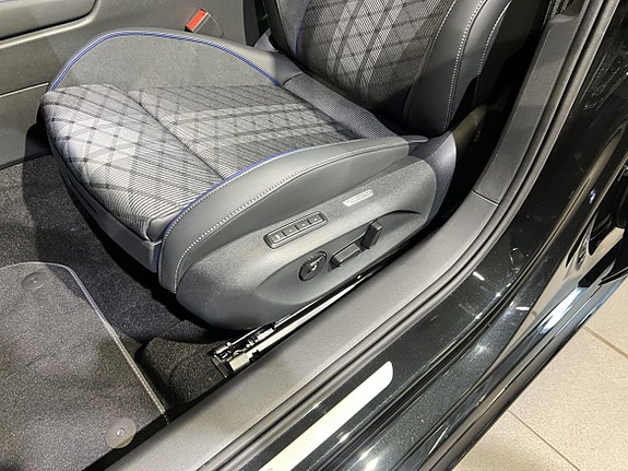 Volkswagen Passat 18 of 21