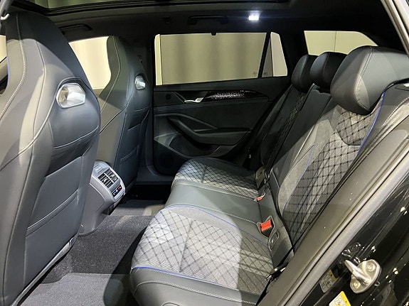 Volkswagen Passat 19 of 21