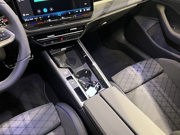 Volkswagen Passat 16 of 21