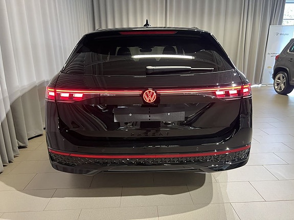 Volkswagen Passat 7 of 21