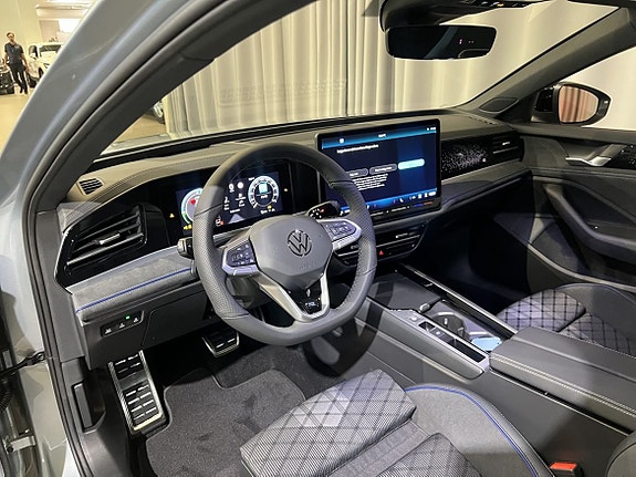 Volkswagen Passat 17 of 21