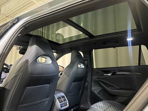 Volkswagen Passat 15 of 21