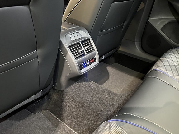 Volkswagen Passat 16 of 21