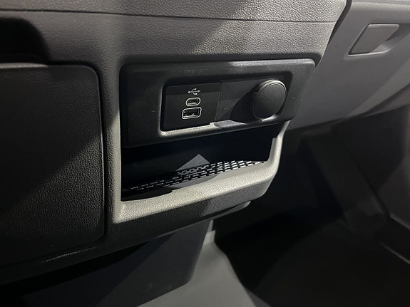 Volkswagen Transporter 10 of 17
