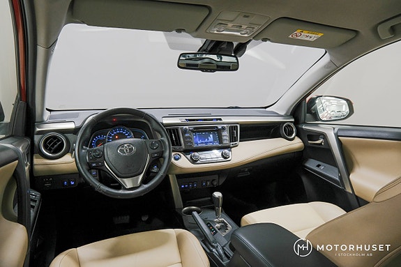 Toyota RAV4 8 of 19