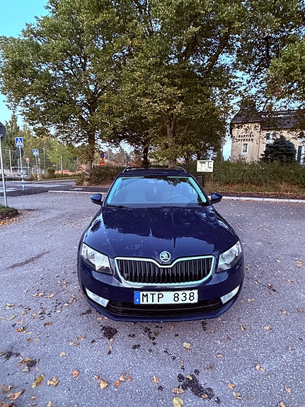 Skoda Octavia 2 of 8