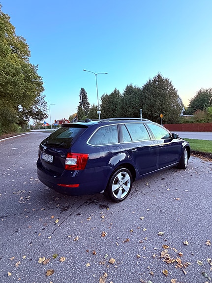 Skoda Octavia 3 of 8