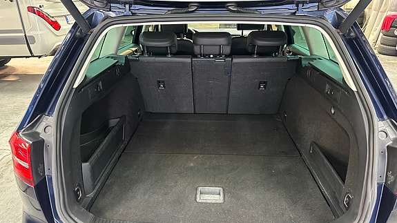 Volkswagen Passat 14 of 18