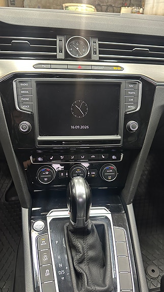 Volkswagen Passat 12 of 18