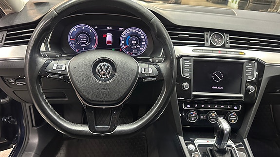 Volkswagen Passat 8 of 18